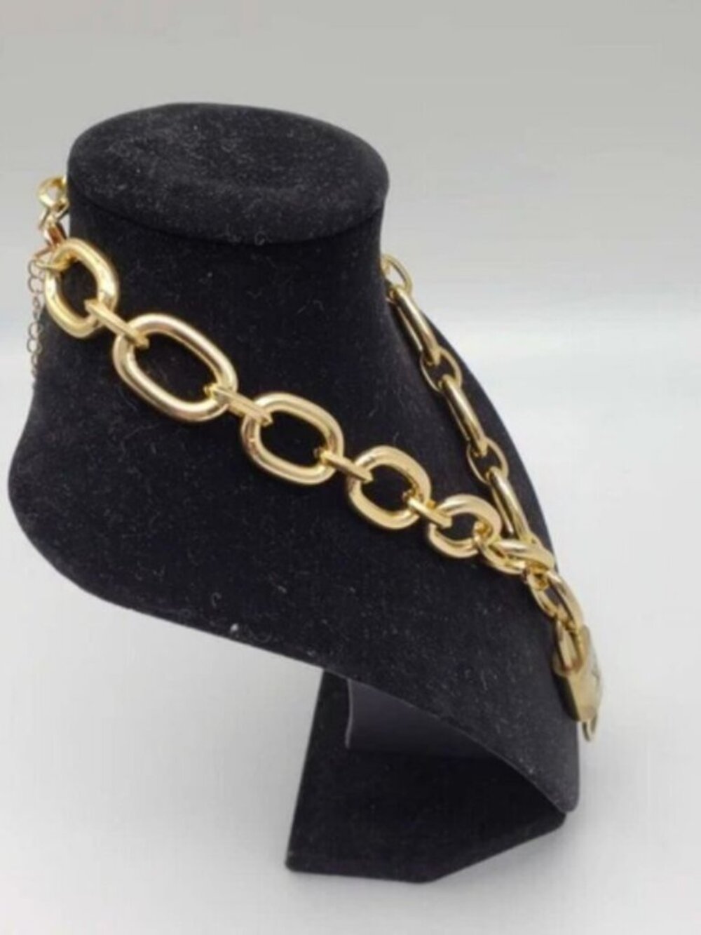 Gold-Plated Necklace with Authentic Louis Vuitton Padlock - Picture 4 of 13